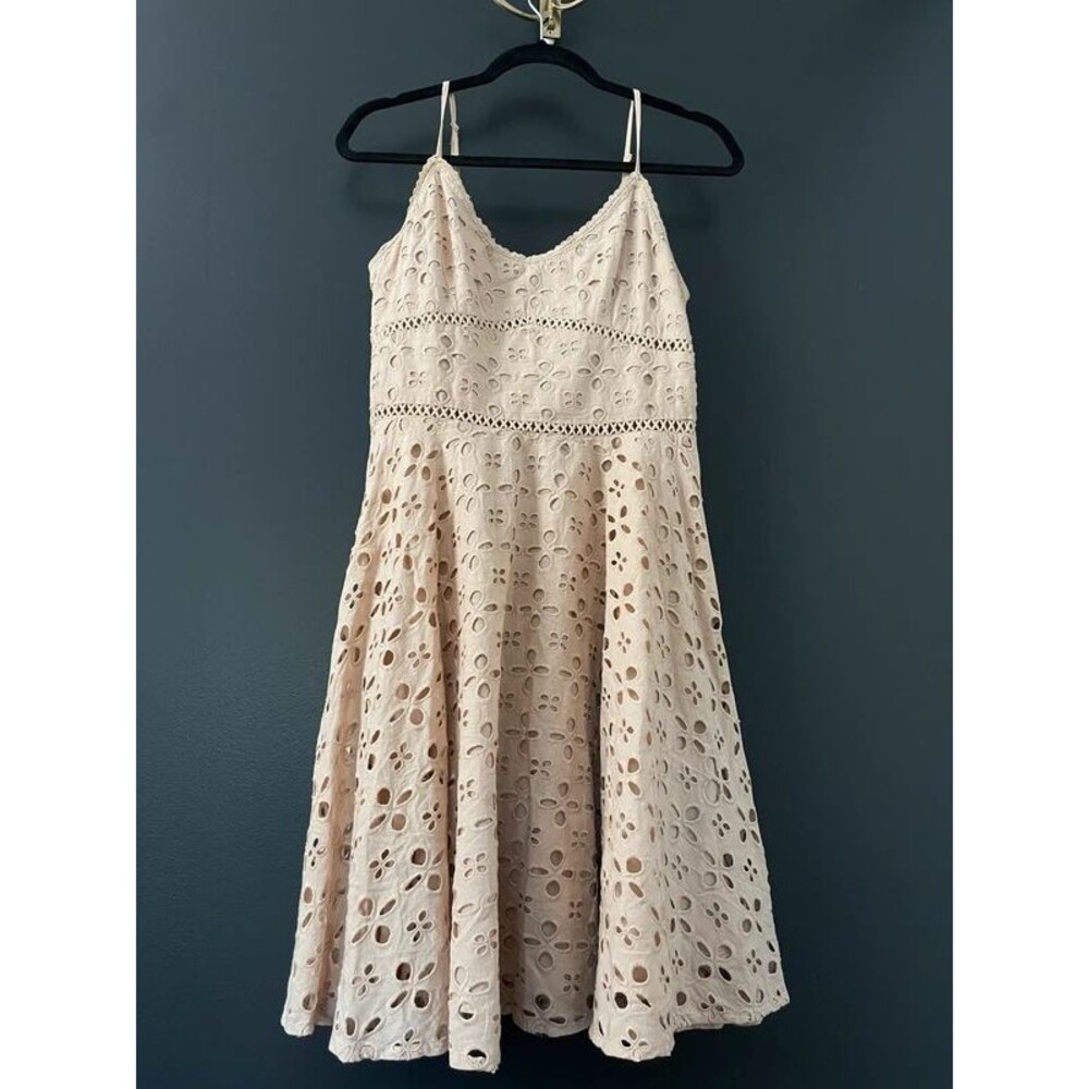Beautiful Dress - Picture 4 of 11